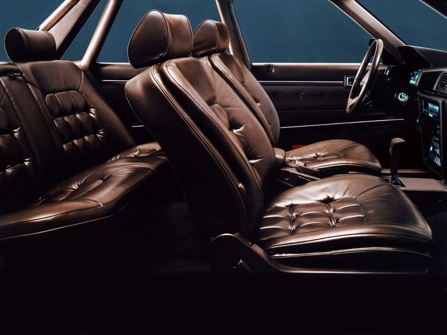 Интерьер Toyota Cressida 1984 года  (фото 16 из 19)